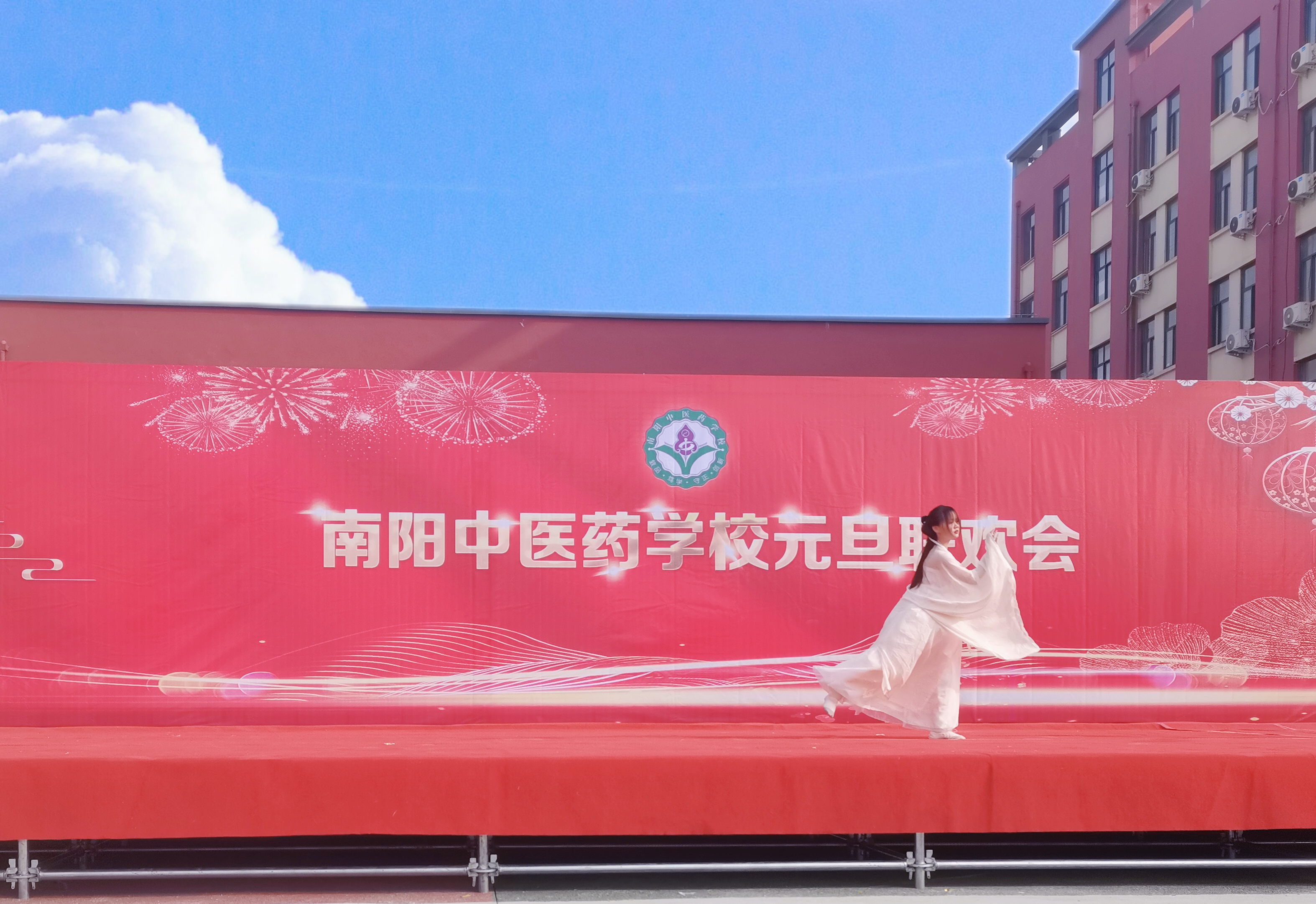 15fd1f693f2d5620a454fb8588e2ace.jpg